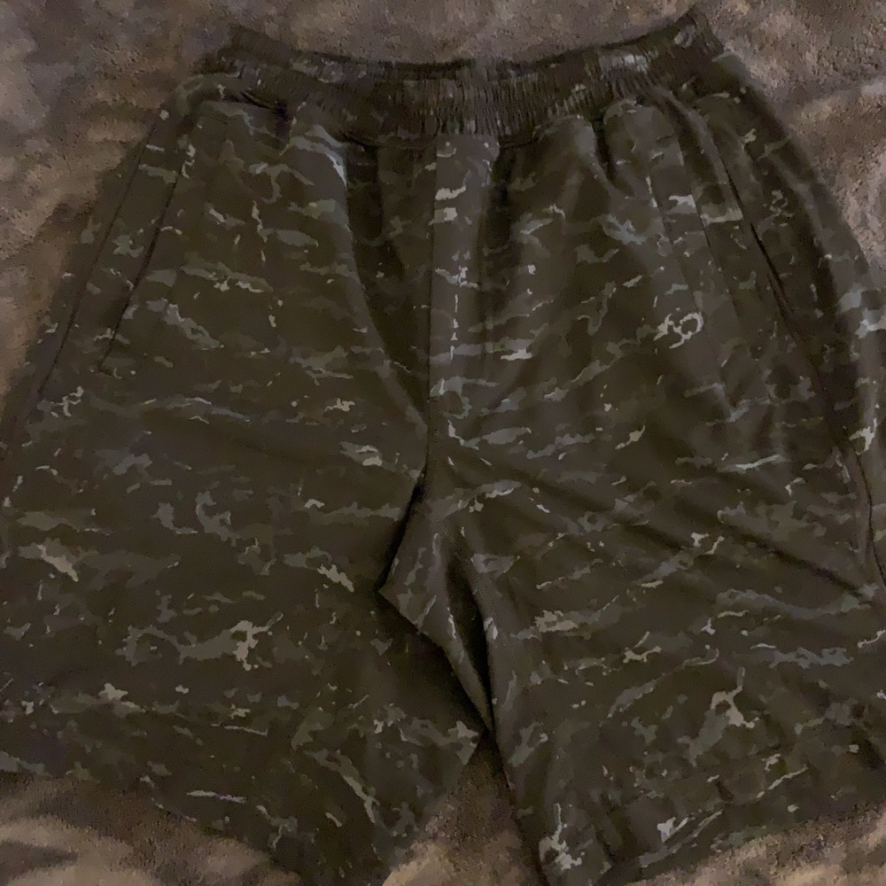 Lululemon pacebreaker shorts